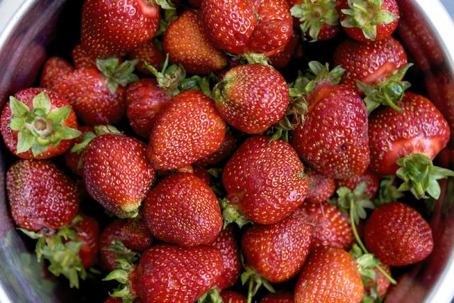 j-f-food-strawberries-0612132151