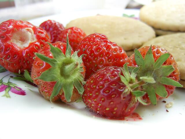 j-f-pix-strawberries-428090