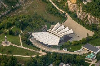 j-pix-the-amphitheater-2315381